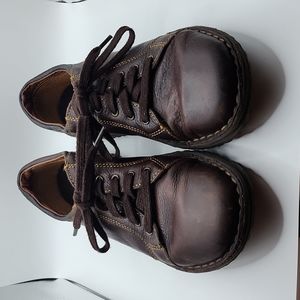 Born brown leather derby style tie up size 8.5 shoes